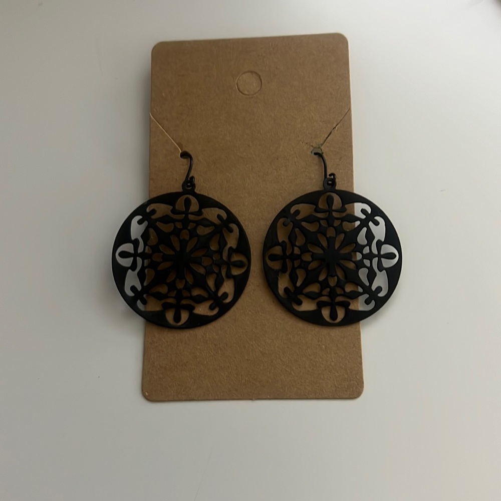 Black round earrings